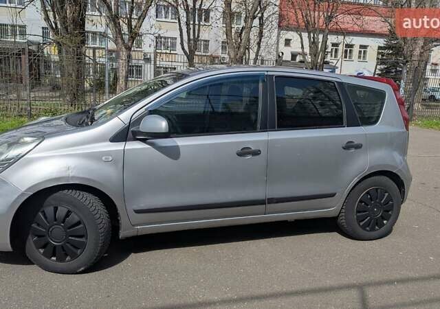 Сірий Ніссан Ноут, об'ємом двигуна 1.4 л та пробігом 378 тис. км за 4600 $, фото 4 на Automoto.ua