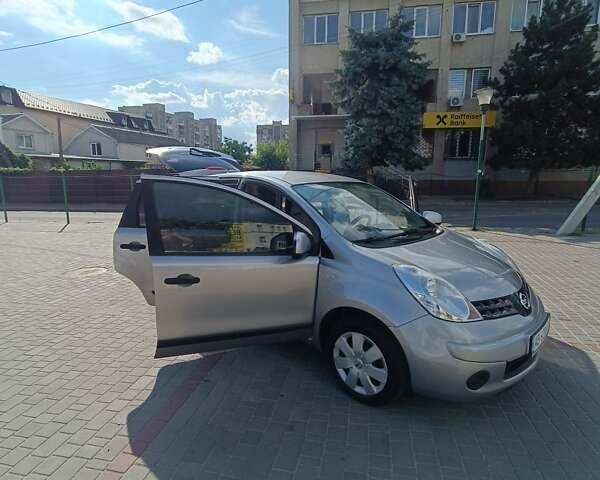 Сірий Ніссан Ноут, об'ємом двигуна 1.4 л та пробігом 150 тис. км за 5100 $, фото 3 на Automoto.ua
