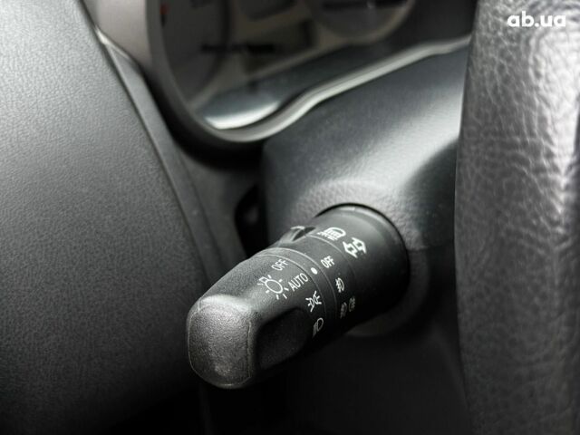 Серый Ниссан Ноут, объемом двигателя 1.6 л и пробегом 127 тыс. км за 5890 $, фото 17 на Automoto.ua