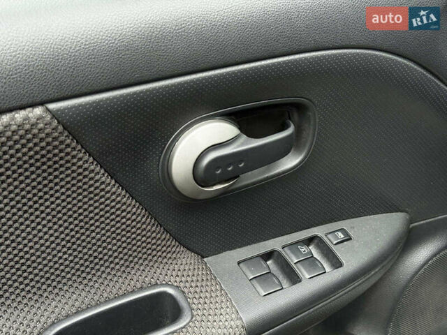 Сірий Ніссан Ноут, об'ємом двигуна 1.6 л та пробігом 127 тис. км за 5890 $, фото 14 на Automoto.ua