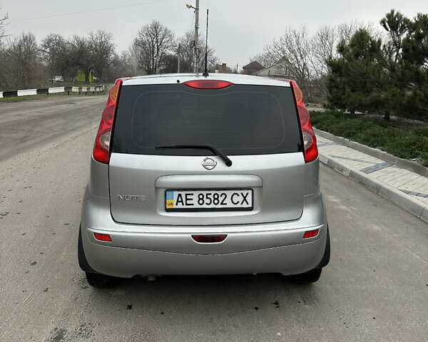 Серый Ниссан Ноут, объемом двигателя 1.6 л и пробегом 83 тыс. км за 5300 $, фото 18 на Automoto.ua