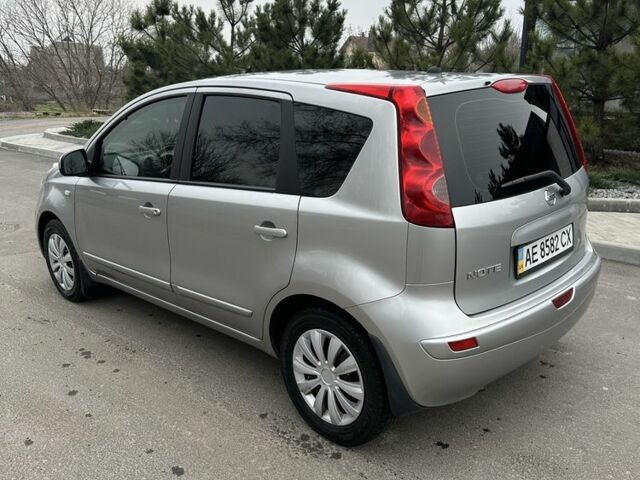 Серый Ниссан Ноут, объемом двигателя 1.6 л и пробегом 83 тыс. км за 5500 $, фото 2 на Automoto.ua