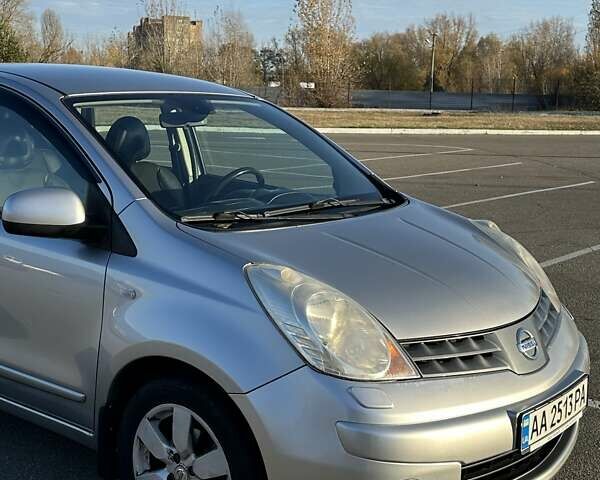 Серый Ниссан Ноут, объемом двигателя 1.6 л и пробегом 120 тыс. км за 6999 $, фото 13 на Automoto.ua