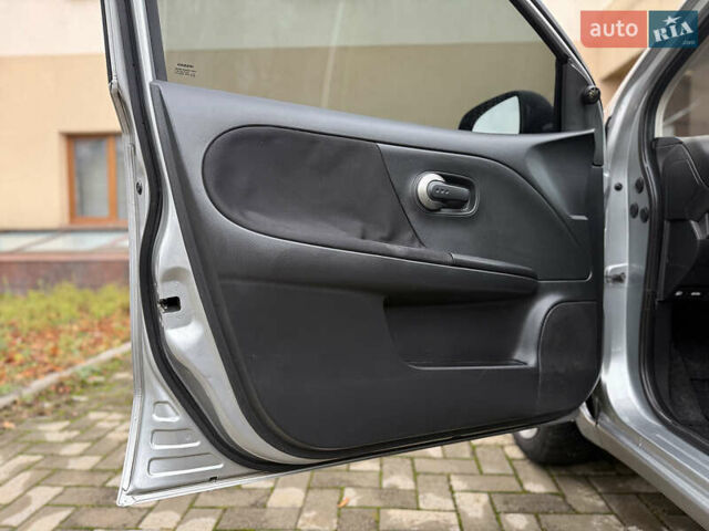 Серый Ниссан Ноут, объемом двигателя 1.4 л и пробегом 142 тыс. км за 5200 $, фото 41 на Automoto.ua
