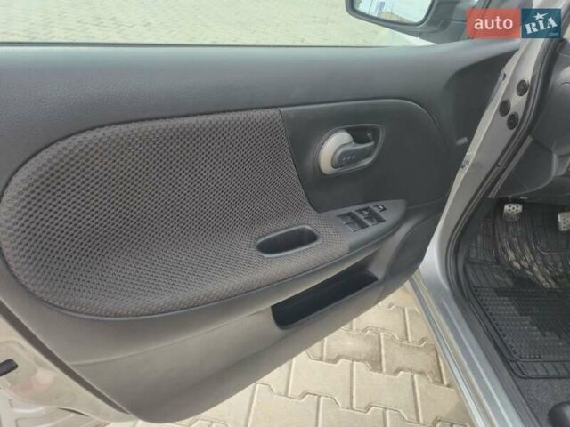 Сірий Ніссан Ноут, об'ємом двигуна 1.6 л та пробігом 230 тис. км за 5800 $, фото 8 на Automoto.ua