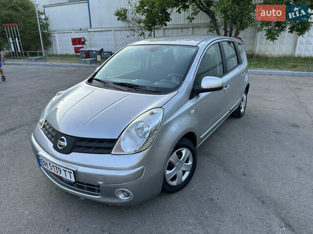 Серый Ниссан Ноут, объемом двигателя 1.6 л и пробегом 250 тыс. км за 5800 $, фото 5 на Automoto.ua