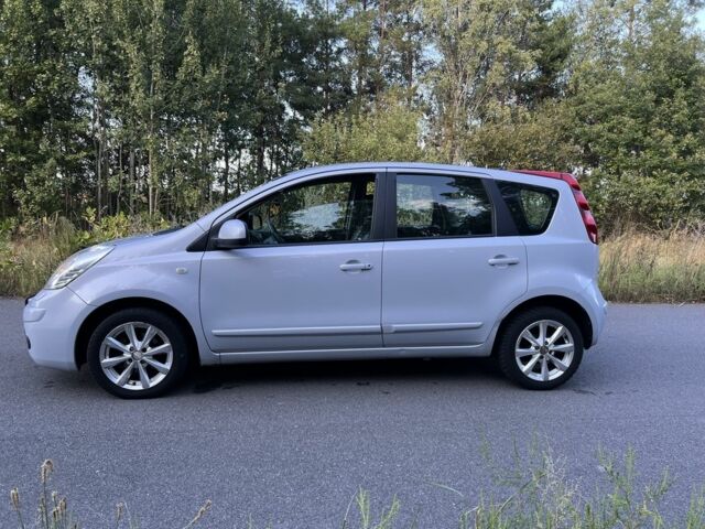 Сірий Ніссан Ноут, об'ємом двигуна 1.6 л та пробігом 250 тис. км за 4500 $, фото 5 на Automoto.ua