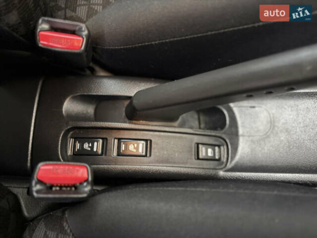 Серый Ниссан Ноут, объемом двигателя 1.4 л и пробегом 142 тыс. км за 5200 $, фото 65 на Automoto.ua