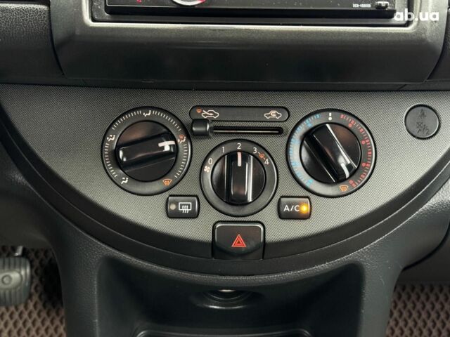 Сірий Ніссан Ноут, об'ємом двигуна 1.4 л та пробігом 137 тис. км за 4990 $, фото 25 на Automoto.ua