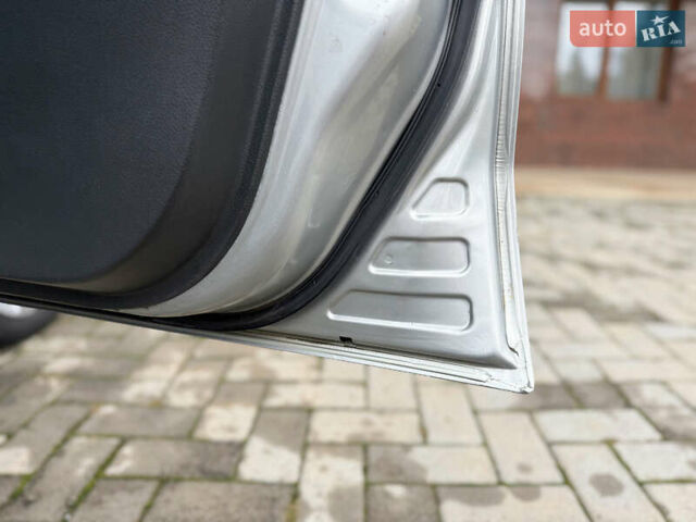 Серый Ниссан Ноут, объемом двигателя 1.4 л и пробегом 142 тыс. км за 5200 $, фото 68 на Automoto.ua