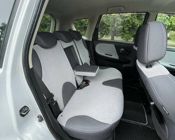 Серый Ниссан Ноут, объемом двигателя 1.39 л и пробегом 192 тыс. км за 4500 $, фото 12 на Automoto.ua