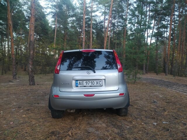 Серый Ниссан Ноут, объемом двигателя 1.6 л и пробегом 177 тыс. км за 5400 $, фото 2 на Automoto.ua