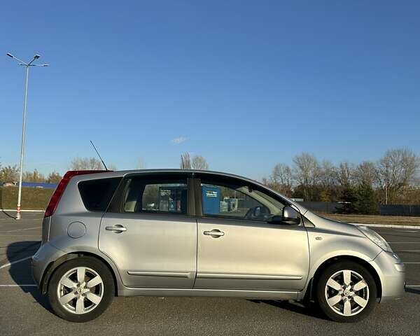 Серый Ниссан Ноут, объемом двигателя 1.6 л и пробегом 120 тыс. км за 6999 $, фото 3 на Automoto.ua