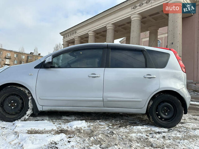 Сірий Ніссан Ноут, об'ємом двигуна 1.6 л та пробігом 178 тис. км за 6200 $, фото 3 на Automoto.ua
