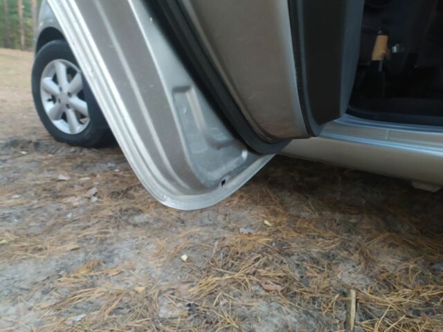 Серый Ниссан Ноут, объемом двигателя 1.6 л и пробегом 177 тыс. км за 5400 $, фото 6 на Automoto.ua