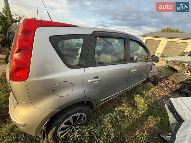 Сірий Ніссан Ноут, об'ємом двигуна 1.6 л та пробігом 125 тис. км за 2500 $, фото 4 на Automoto.ua