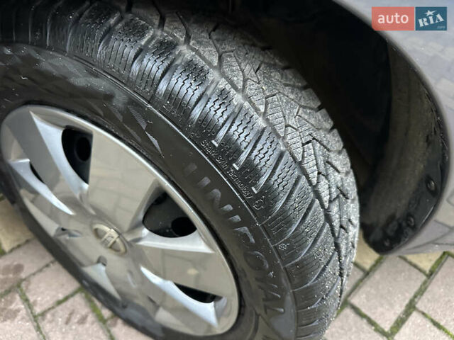Сірий Ніссан Ноут, об'ємом двигуна 1.6 л та пробігом 190 тис. км за 7950 $, фото 25 на Automoto.ua