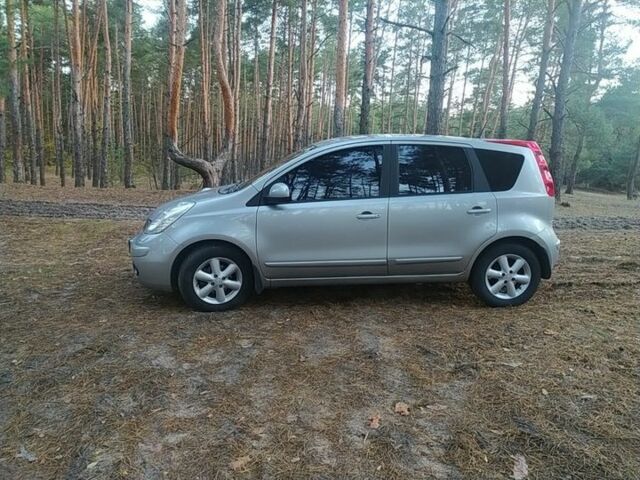 Серый Ниссан Ноут, объемом двигателя 1.6 л и пробегом 177 тыс. км за 5400 $, фото 4 на Automoto.ua