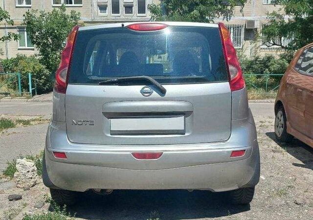 Серый Ниссан Ноут, объемом двигателя 1.6 л и пробегом 63 тыс. км за 5300 $, фото 1 на Automoto.ua