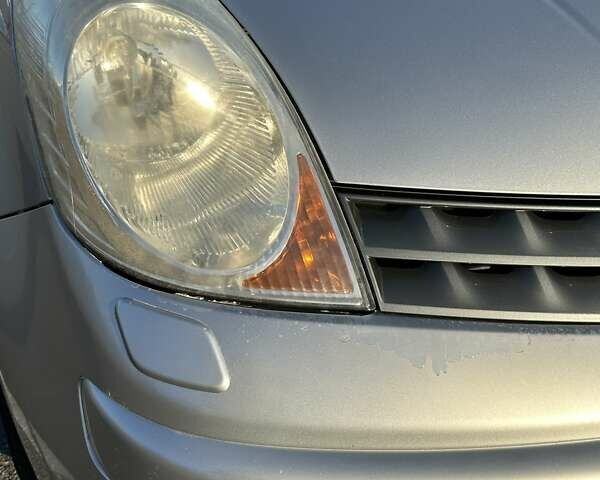 Серый Ниссан Ноут, объемом двигателя 1.6 л и пробегом 120 тыс. км за 6999 $, фото 4 на Automoto.ua