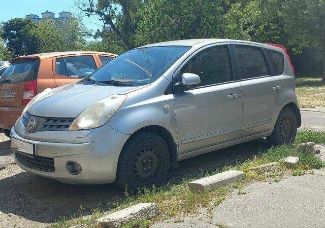 Серый Ниссан Ноут, объемом двигателя 1.6 л и пробегом 63 тыс. км за 5300 $, фото 2 на Automoto.ua