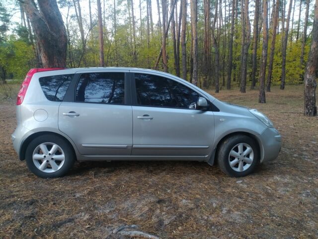 Серый Ниссан Ноут, объемом двигателя 1.6 л и пробегом 177 тыс. км за 5400 $, фото 3 на Automoto.ua