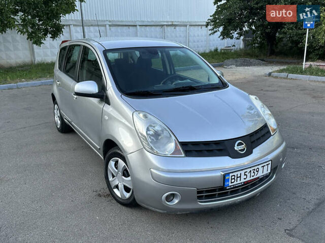 Серый Ниссан Ноут, объемом двигателя 1.6 л и пробегом 250 тыс. км за 6300 $, фото 11 на Automoto.ua