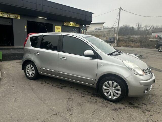 Серый Ниссан Ноут, объемом двигателя 1.6 л и пробегом 83 тыс. км за 5500 $, фото 5 на Automoto.ua