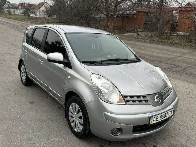 Серый Ниссан Ноут, объемом двигателя 1.6 л и пробегом 83 тыс. км за 5500 $, фото 1 на Automoto.ua