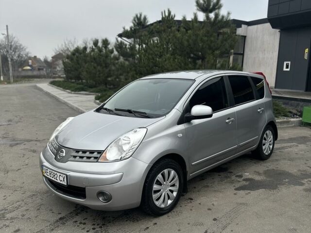Серый Ниссан Ноут, объемом двигателя 1.6 л и пробегом 83 тыс. км за 5500 $, фото 6 на Automoto.ua