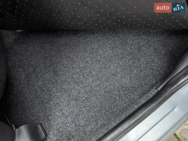 Серый Ниссан Ноут, объемом двигателя 1.4 л и пробегом 142 тыс. км за 5200 $, фото 69 на Automoto.ua