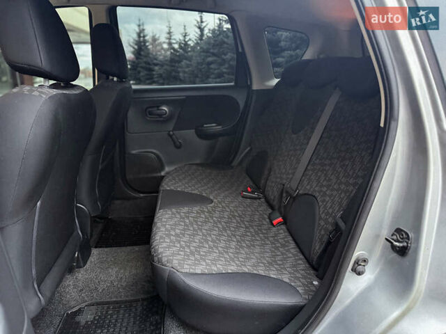 Серый Ниссан Ноут, объемом двигателя 1.4 л и пробегом 142 тыс. км за 5200 $, фото 60 на Automoto.ua