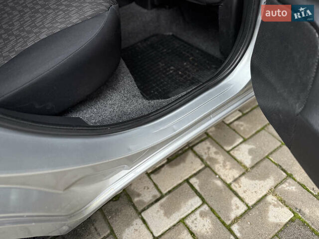 Серый Ниссан Ноут, объемом двигателя 1.4 л и пробегом 142 тыс. км за 5200 $, фото 72 на Automoto.ua