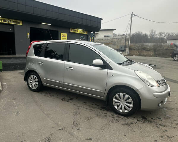 Серый Ниссан Ноут, объемом двигателя 1.6 л и пробегом 83 тыс. км за 5300 $, фото 5 на Automoto.ua