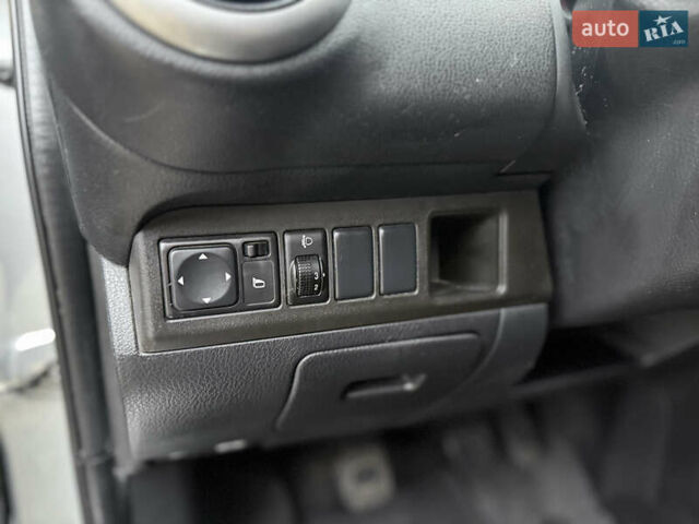 Серый Ниссан Ноут, объемом двигателя 1.4 л и пробегом 142 тыс. км за 5200 $, фото 40 на Automoto.ua