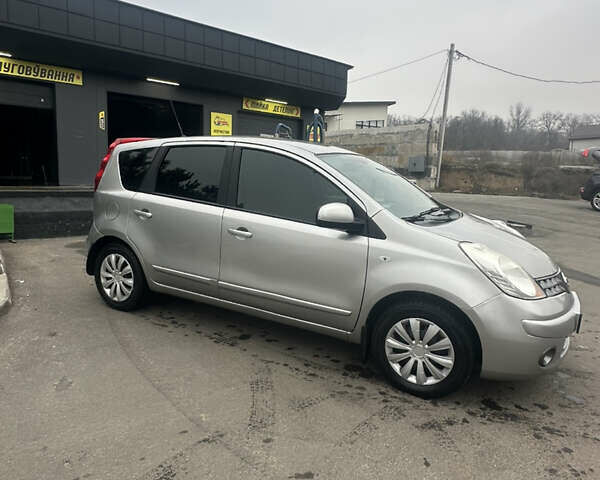 Серый Ниссан Ноут, объемом двигателя 1.6 л и пробегом 83 тыс. км за 5300 $, фото 6 на Automoto.ua