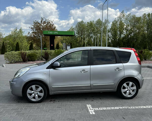 Сірий Ніссан Ноут, об'ємом двигуна 1.5 л та пробігом 260 тис. км за 5150 $, фото 3 на Automoto.ua