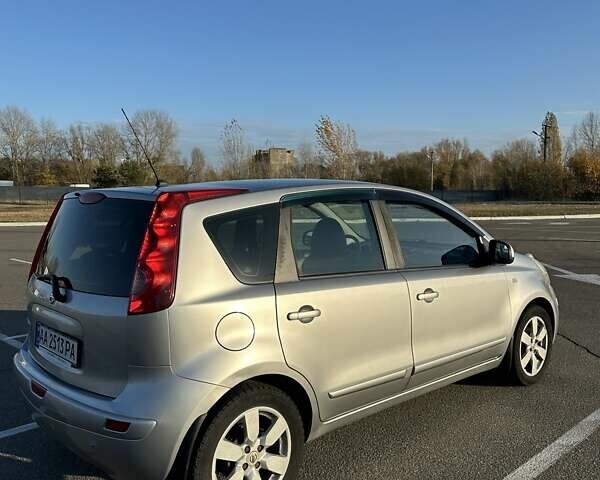 Серый Ниссан Ноут, объемом двигателя 1.6 л и пробегом 120 тыс. км за 6999 $, фото 2 на Automoto.ua