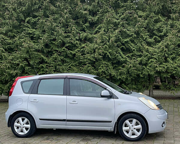 Серый Ниссан Ноут, объемом двигателя 1.39 л и пробегом 192 тыс. км за 4500 $, фото 3 на Automoto.ua