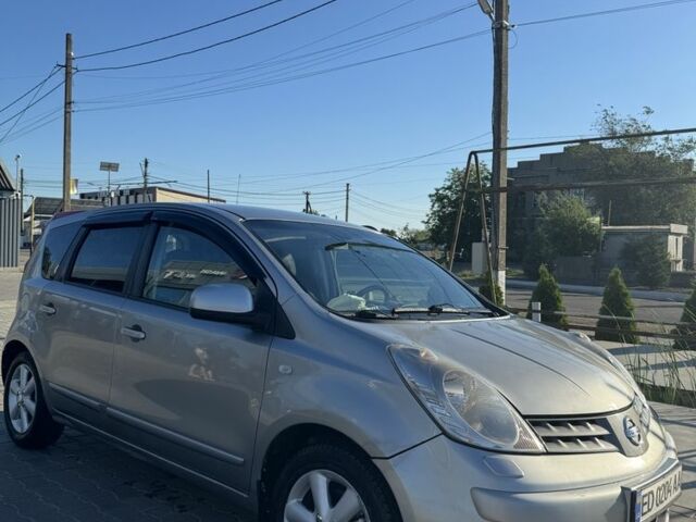 Сірий Ніссан Ноут, об'ємом двигуна 1.6 л та пробігом 490 тис. км за 4000 $, фото 5 на Automoto.ua