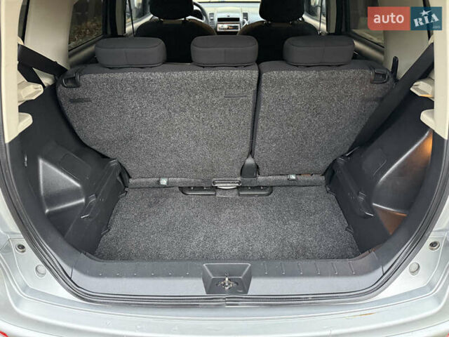 Серый Ниссан Ноут, объемом двигателя 1.4 л и пробегом 142 тыс. км за 5200 $, фото 74 на Automoto.ua