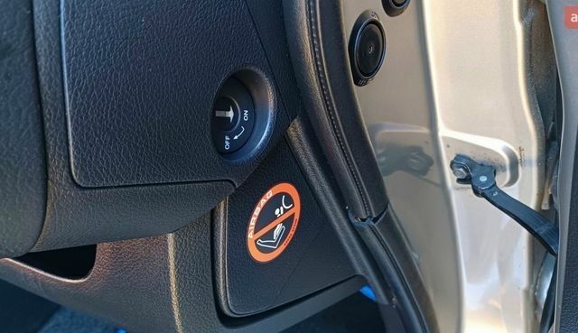 Серый Ниссан Ноут, объемом двигателя 1.6 л и пробегом 176 тыс. км за 5700 $, фото 62 на Automoto.ua