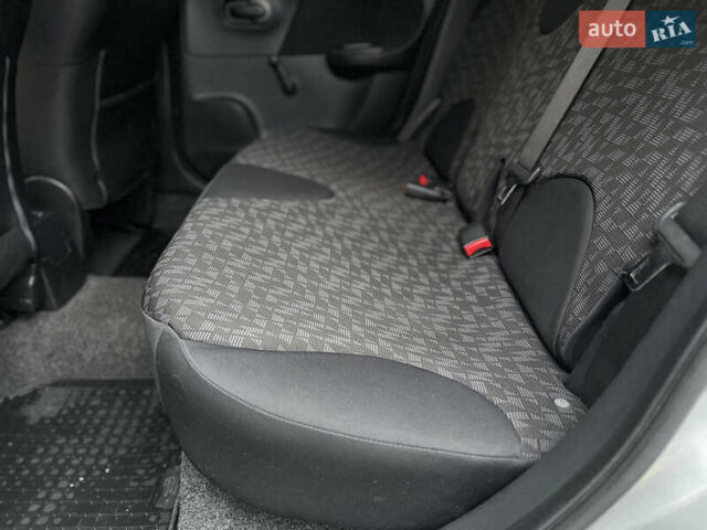 Серый Ниссан Ноут, объемом двигателя 1.4 л и пробегом 142 тыс. км за 5200 $, фото 62 на Automoto.ua
