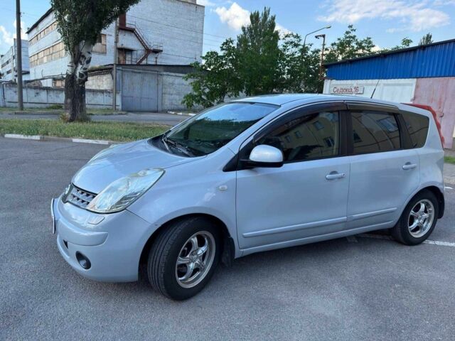 Сірий Ніссан Ноут, об'ємом двигуна 1.6 л та пробігом 186 тис. км за 5990 $, фото 3 на Automoto.ua