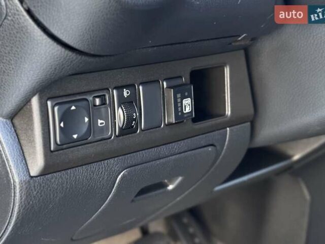 Сірий Ніссан Ноут, об'ємом двигуна 1.6 л та пробігом 206 тис. км за 6399 $, фото 29 на Automoto.ua