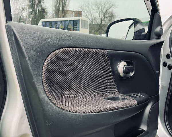 Серый Ниссан Ноут, объемом двигателя 1.6 л и пробегом 122 тыс. км за 6990 $, фото 26 на Automoto.ua