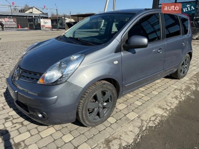 Серый Ниссан Ноут, объемом двигателя 1.6 л и пробегом 215 тыс. км за 5600 $, фото 1 на Automoto.ua