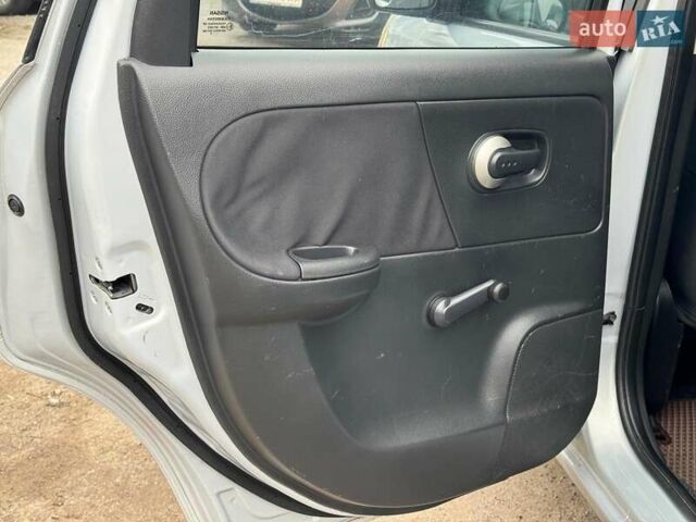 Сірий Ніссан Ноут, об'ємом двигуна 1.4 л та пробігом 137 тис. км за 4990 $, фото 14 на Automoto.ua