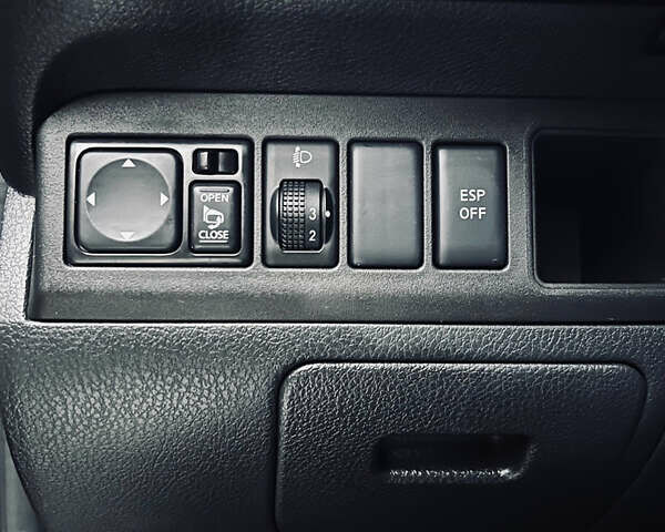 Серый Ниссан Ноут, объемом двигателя 1.6 л и пробегом 122 тыс. км за 6990 $, фото 42 на Automoto.ua