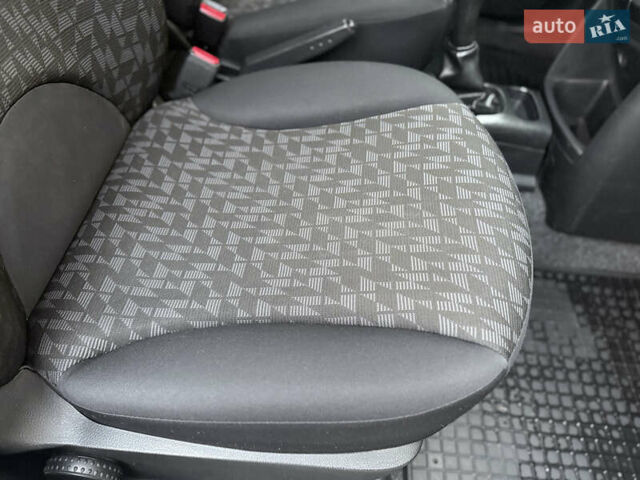 Серый Ниссан Ноут, объемом двигателя 1.4 л и пробегом 142 тыс. км за 5200 $, фото 53 на Automoto.ua